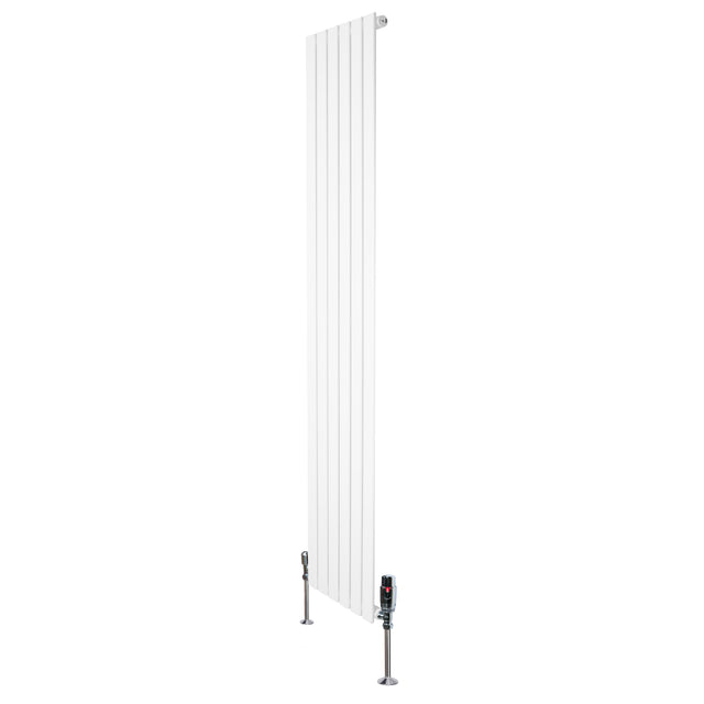 Radiador plano de coluna simples branco, 1800 mm x 420 mm, com acabamento liso e válvulas metálicas na base para aquecimento eficiente