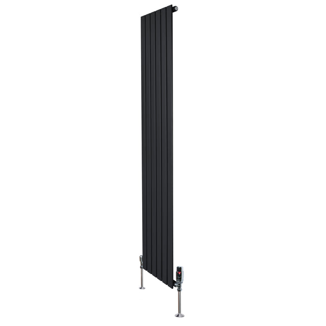 Radiador plano de coluna simples, 1800 mm x 420 mm, na cor preta, com design elegante e válvulas na base para aquecimento eficiente