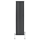 Radiador plano de coluna simples, 1800 mm x 420 mm, com acabamento preto e válvulas cromadas, ideal para aquecimento moderno