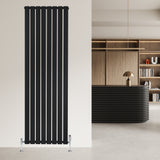 Radiador plano de coluna única, 1800 mm x 560 mm, acabamento preto, com design elegante e moderno, ideal para ambientes contemporâneos