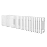Radiador tradicional de 4 colunas em branco, com design longo e elegante, ideal para aquecer ambientes com eficiência e estilo