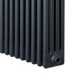 Radiador tradicional de 4 colunas em cinza antracite, com acabamento liso e linhas retas, ideal para aquecimento de ambientes