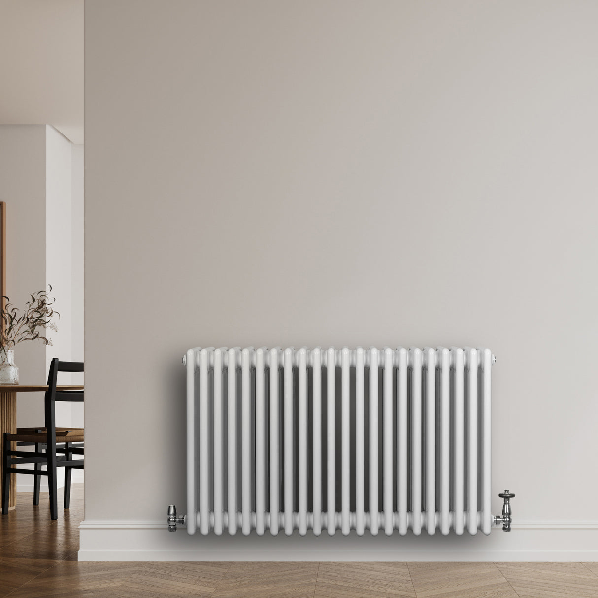 Radiador tradicional de 4 colunas em branco, com acabamento liso e brilhante, instalado em parede clara, ideal para aquecimento de ambientes