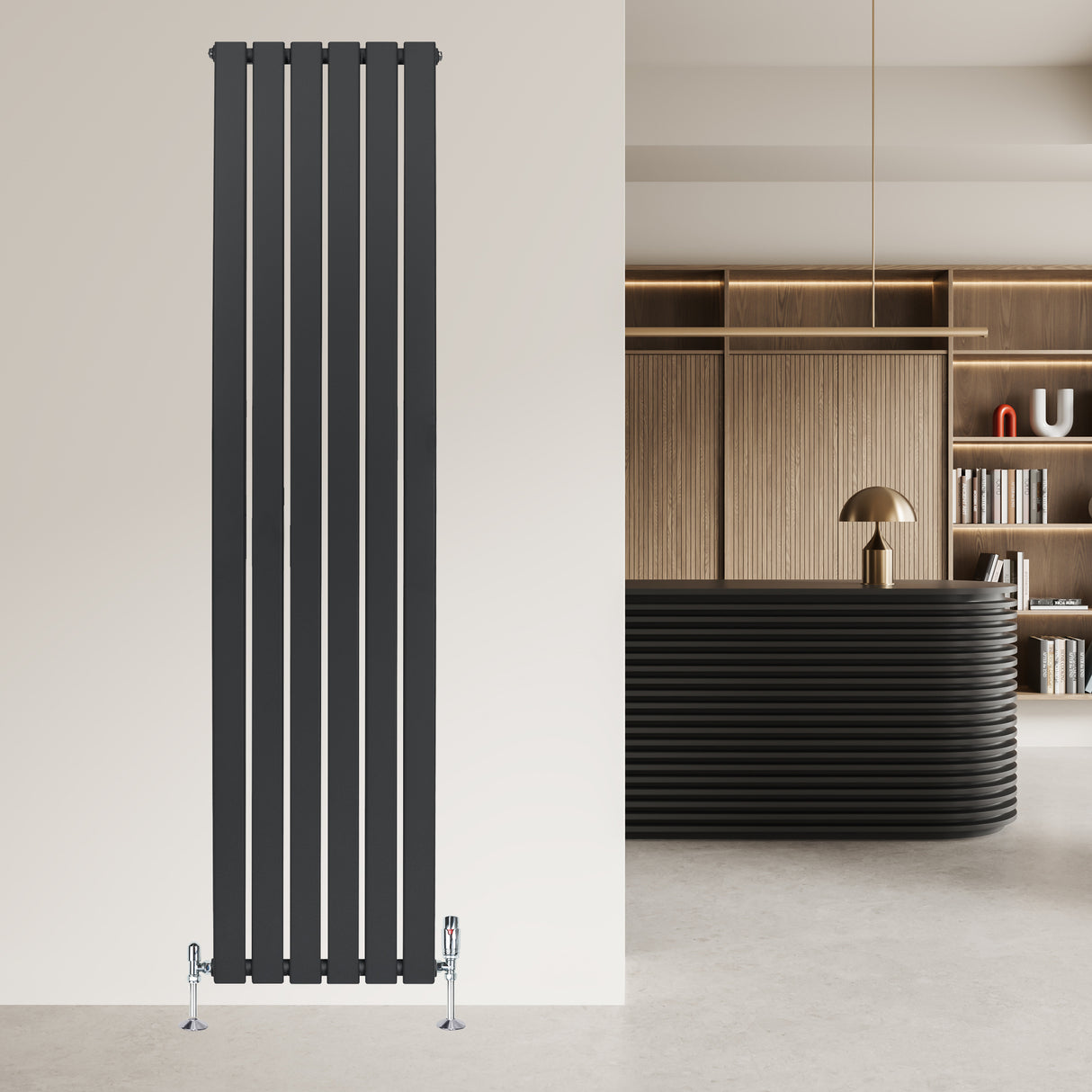 Radiador de coluna única cinza antracite, 1800 mm x 420 mm, com design moderno e linhas retas, instalado em parede clara