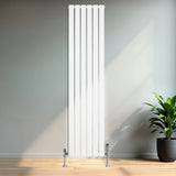 Radiador de coluna única branco, 1800 mm x 420 mm, com design moderno e liso, instalado em parede clara com planta ao fundo