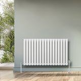 Radiador de coluna simples oval branco, com acabamento liso, instalado em parede verde, destacando seu design moderno e funcional