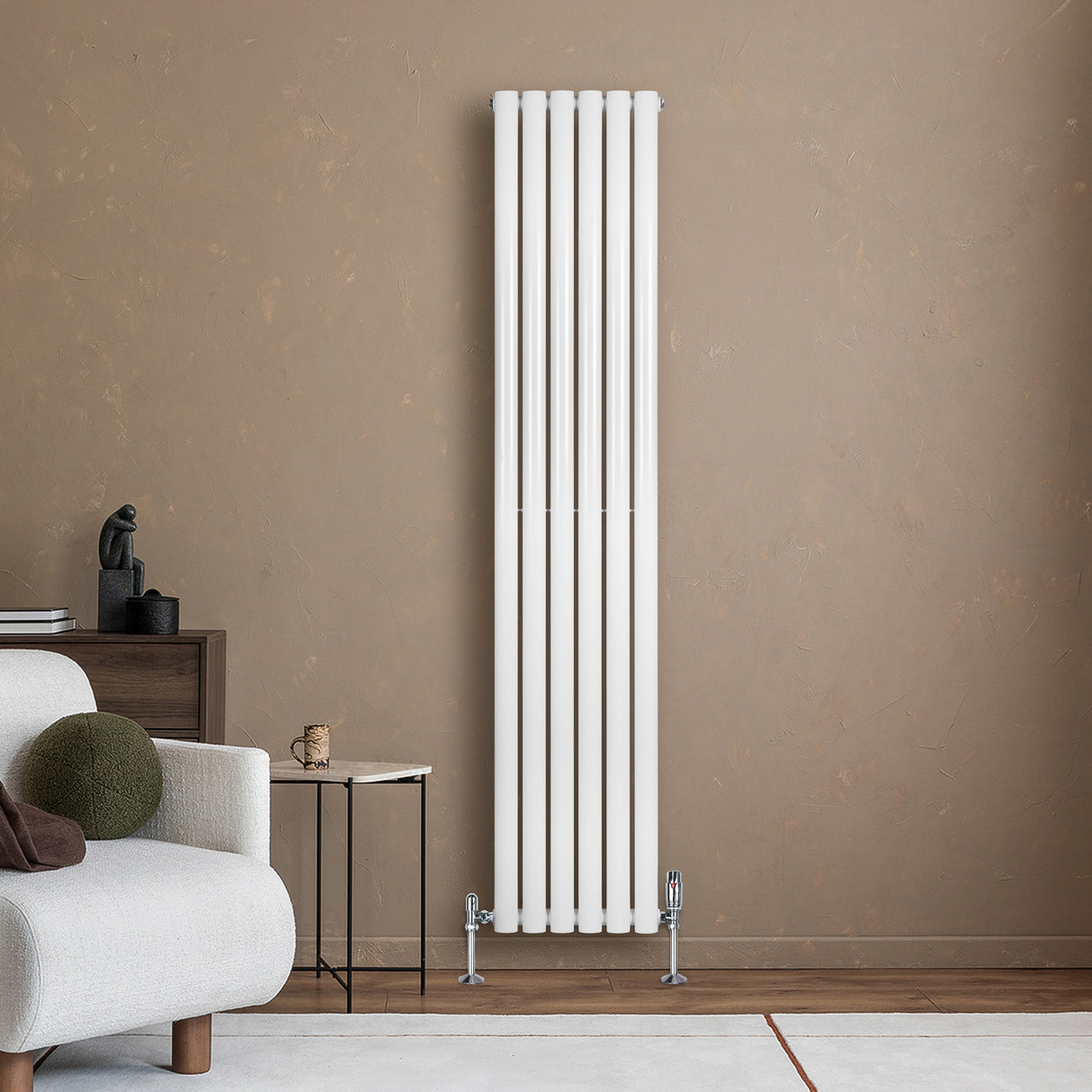 Radiador de coluna simples oval branco, 1800 mm x 360 mm, com acabamento liso e moderno, instalado em parede clara, ao lado de móveis elegantes