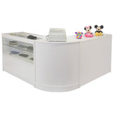 Balcão de atendimento Draco A1200 em branco brilhante, com prateleiras de vidro e brinquedos decorativos de Mickey e Minnie