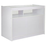 Móvel branco brilhante com design moderno, possui prateleira superior e compartimento inferior, ideal para organização e decoração