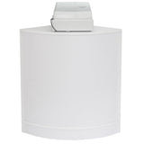 Balcão de atendimento em formato curvo, acabamento em branco brilhante, com um caixa registradora na parte superior