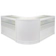 Balcão de vidro branco brilhante em formato de L, com prateleiras transparentes e acabamento liso, ideal para exibição de produtos