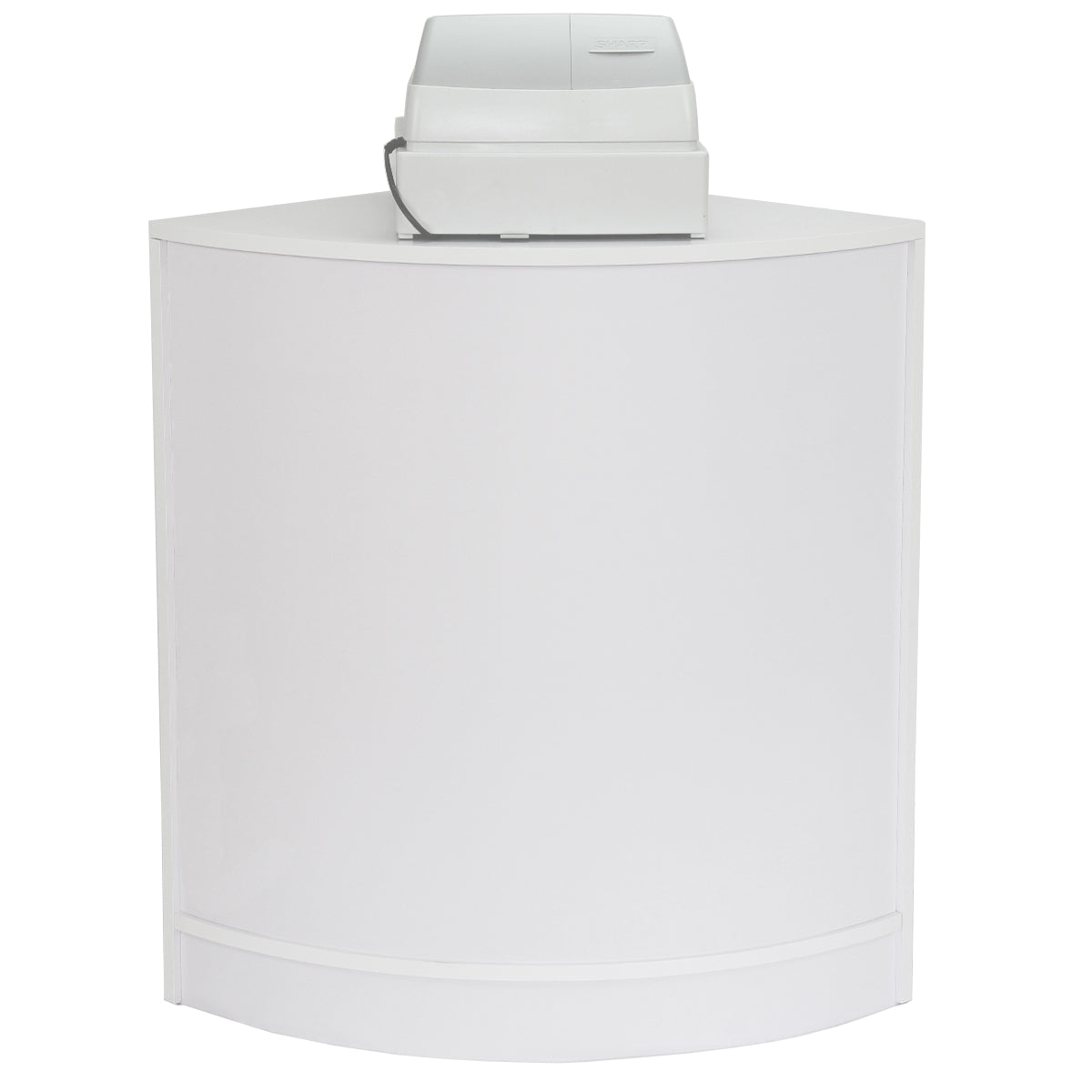 Balcão de atendimento em formato curvo, acabamento em branco brilhante, com caixa registradora cinza na parte superior